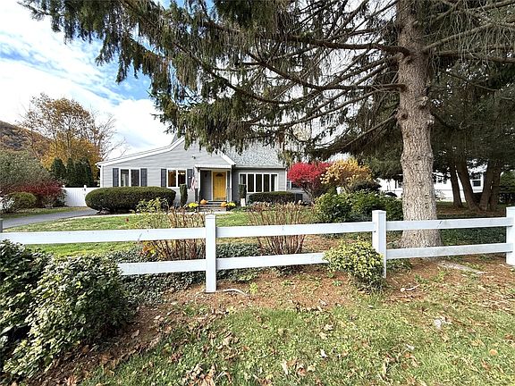 2nd image of 52 Wisconsin Dr