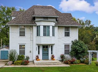 3223 Crescent Dr, Des Moines, IA 50312