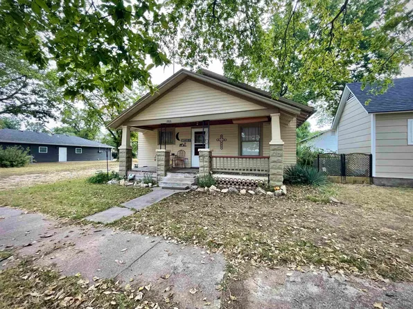 1806 Fuller St, Winfield, KS 67156