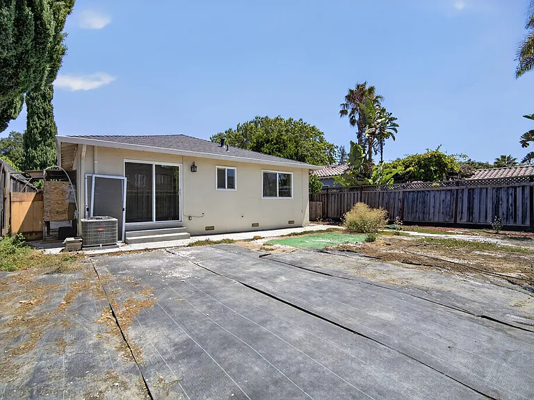 549 N 21st St — Photo 32