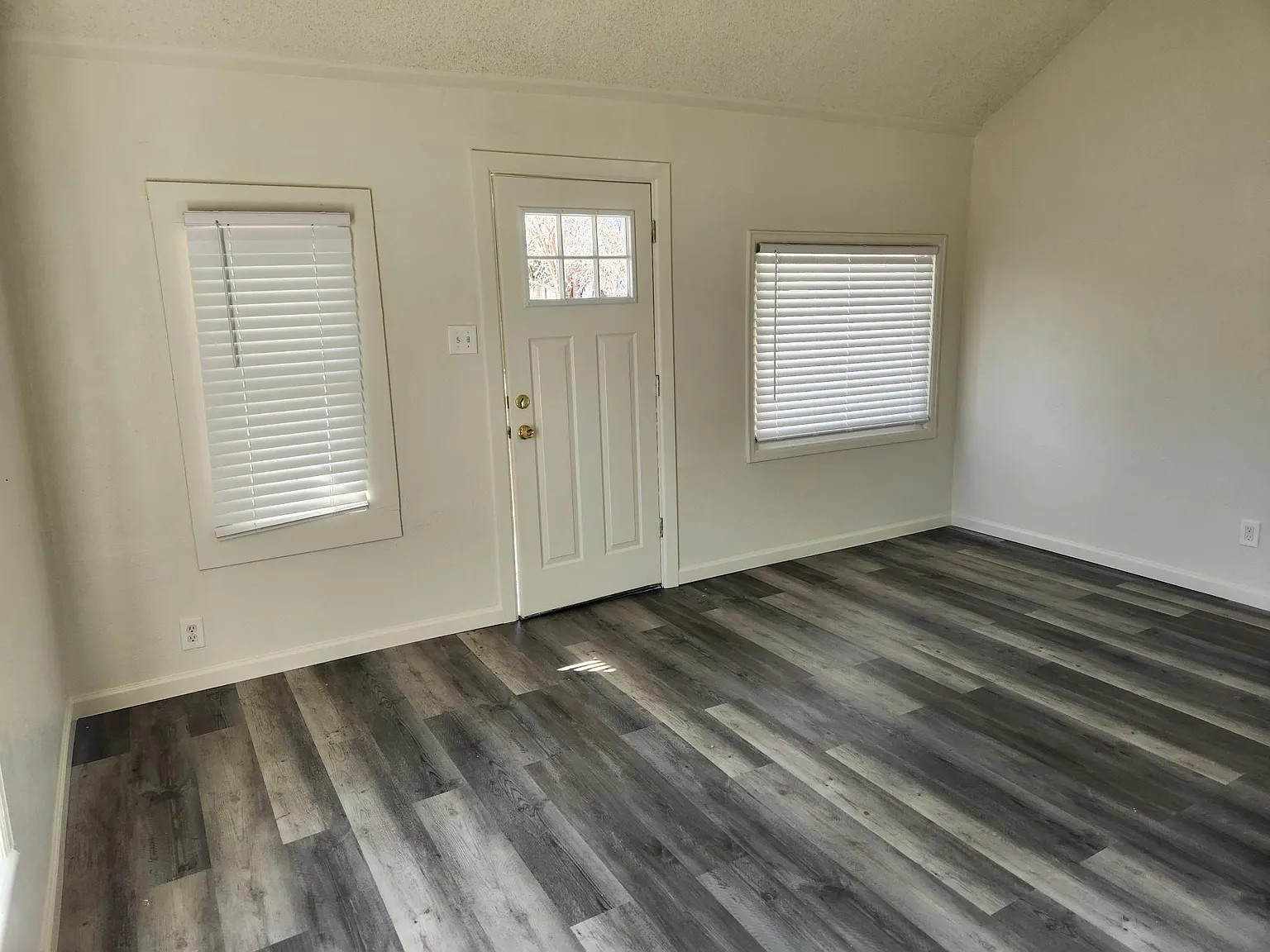 2304 S Williams St — Photo 4