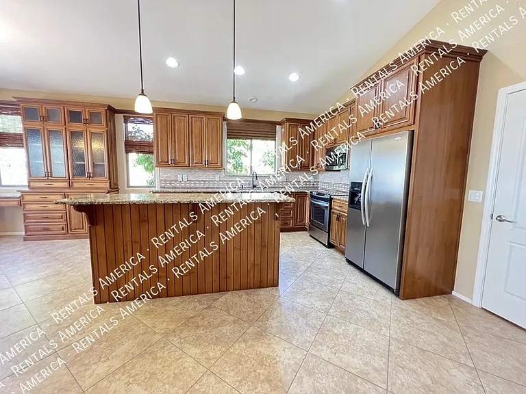 1536 E Fontana Dr — Photo 13