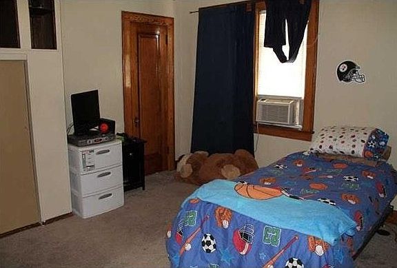 3rd image of 807 Woodbourne Ave