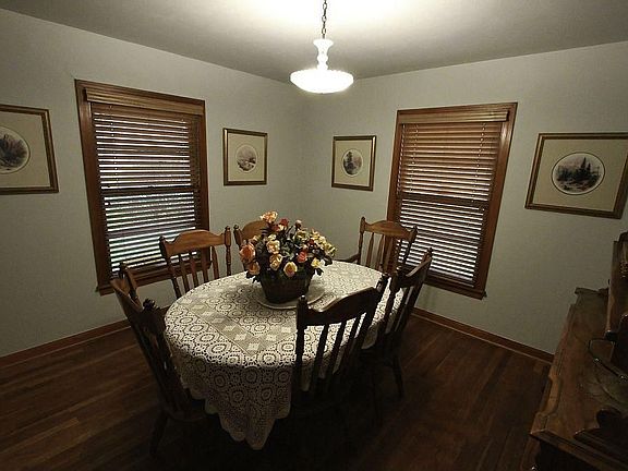 4th image of 600 E Murrill St