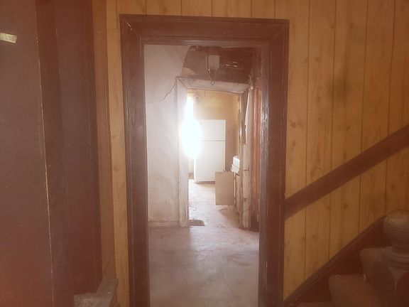 4th image of 515 Mountain Ave SW