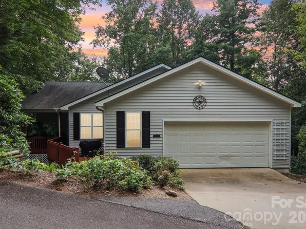 702 Cinnamon Way, Flat Rock, NC 28731