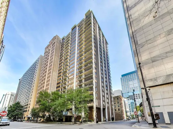 201 E Chestnut St APT 18F, Chicago, IL 60611