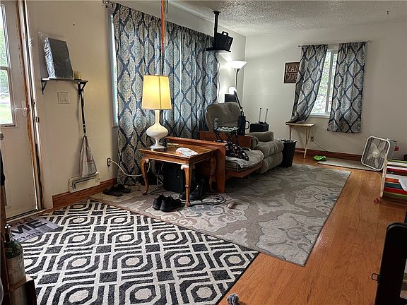 5th image of 629 Stephens Ln