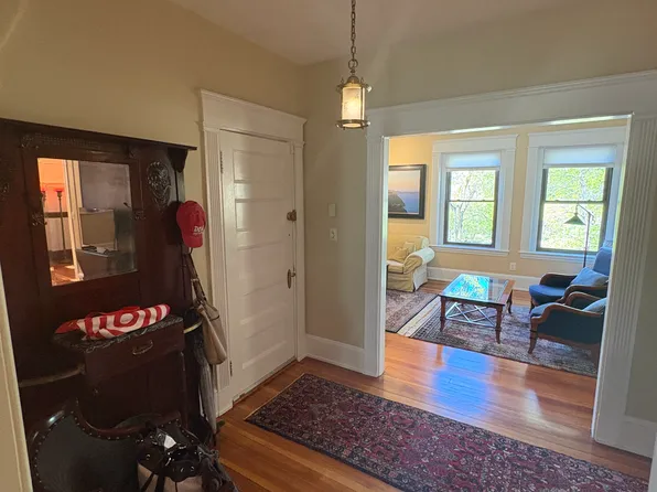 24 Beaufort Rd APT 3, Jamaica Plain, MA 02130