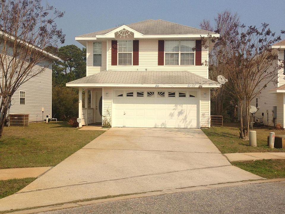 1st image of 202 Twin Lakes Ln
