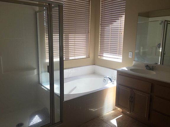 5th image of 12741 Biscayne Ave