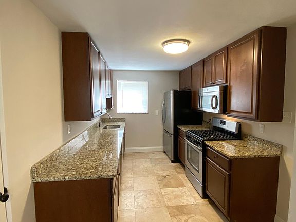 5th image of 7526 Buckingham Dr APT 1W