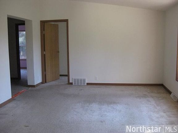 5th image of 528 218th Ave NE