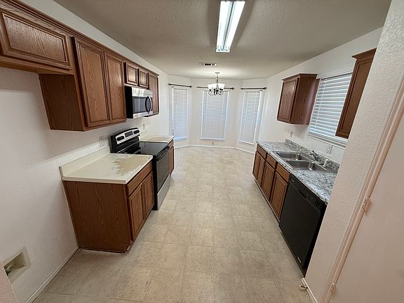 5th image of 3028 San Frando Dr