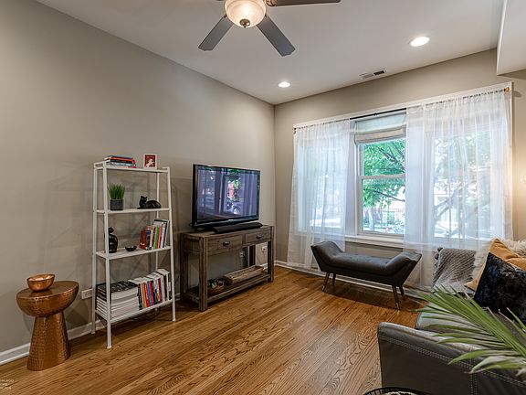 3rd image of 2717 N Sawyer Ave APT 1