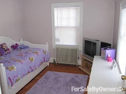 Master Bedroom w/ bath