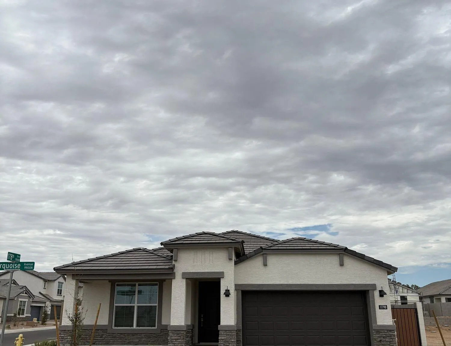 4 bed, 2.0 bath, 1836 sqft, $2,395 — Photo 2