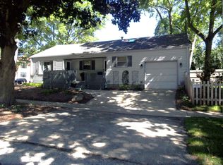 1221 Kenilworth Pl, Aurora, IL 60506