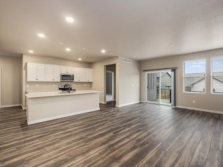 720 67th Ave — Photo 3