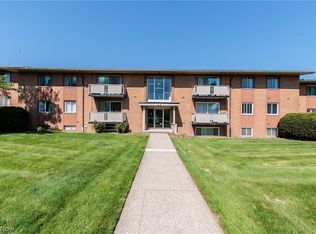 21841 River Oaks Dr APT B5, Rocky River, OH 44116