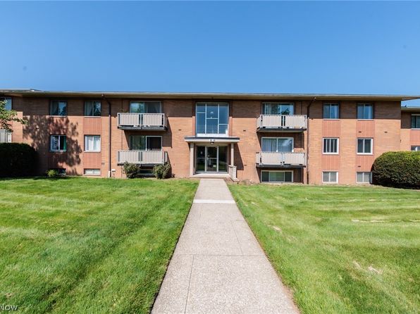 21841 River Oaks Dr APT B5, Rocky River, OH 44116