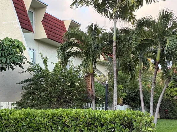 1655 NE 115th St APT 12B, Miami, FL 33181