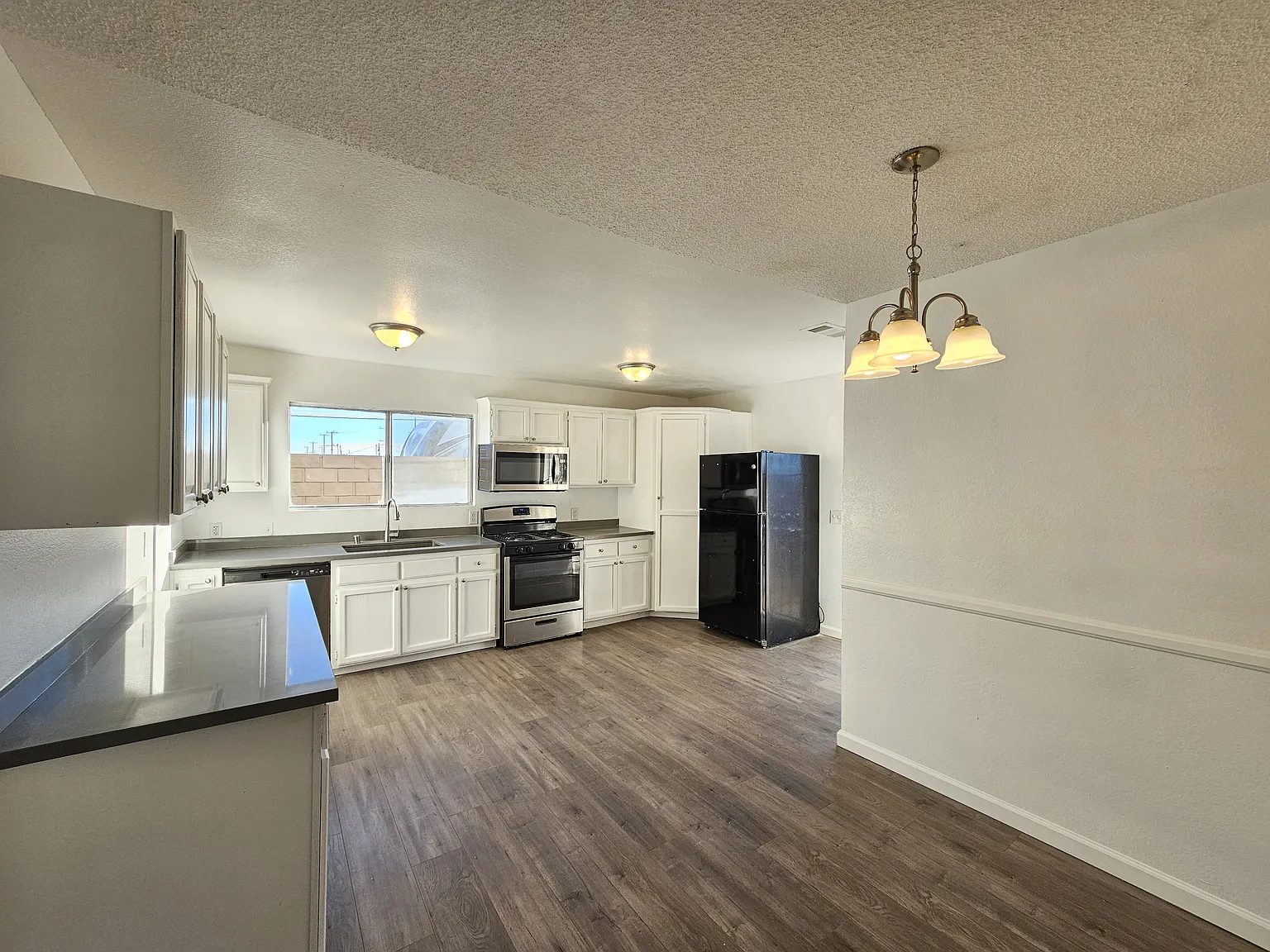 3 bed, 1216 sqft, $1,875 — Photo 4