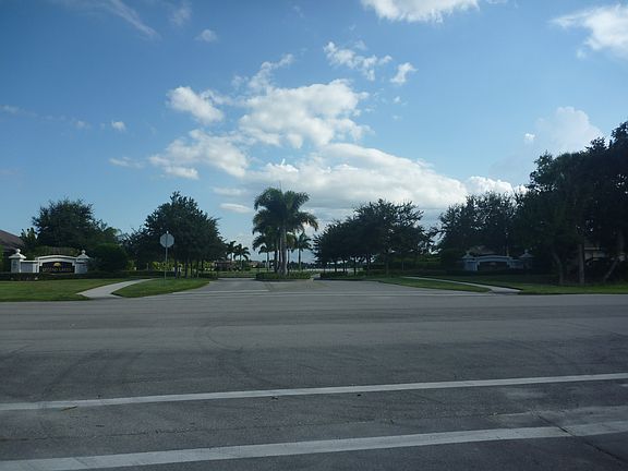 4th image of 570 Sarina Ter SW