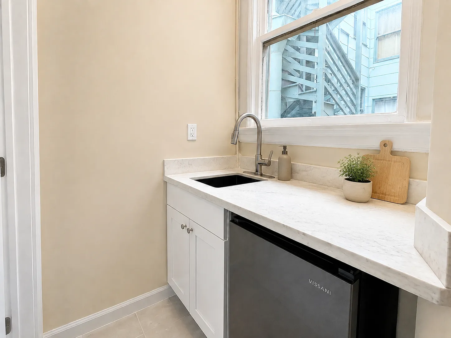 Studio, 280 sqft, $2,495 — Photo 2