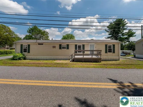 4403 Wolfs Crossing Rd N, Orefield, PA 18069