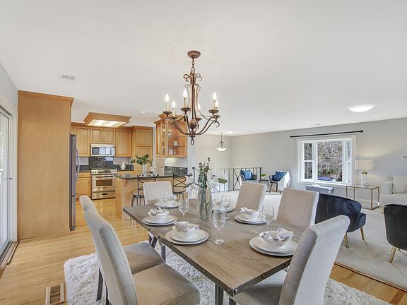 4th image of 1605 Hallbrook Dr
