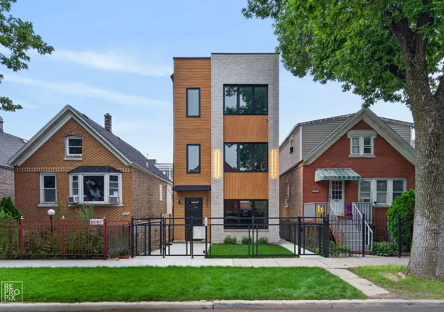 3 bed, 1300 sqft, $2,400 — Photo 1