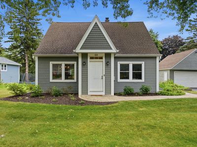 202 S Highland AVENUE, Thiensville, WI, 53092