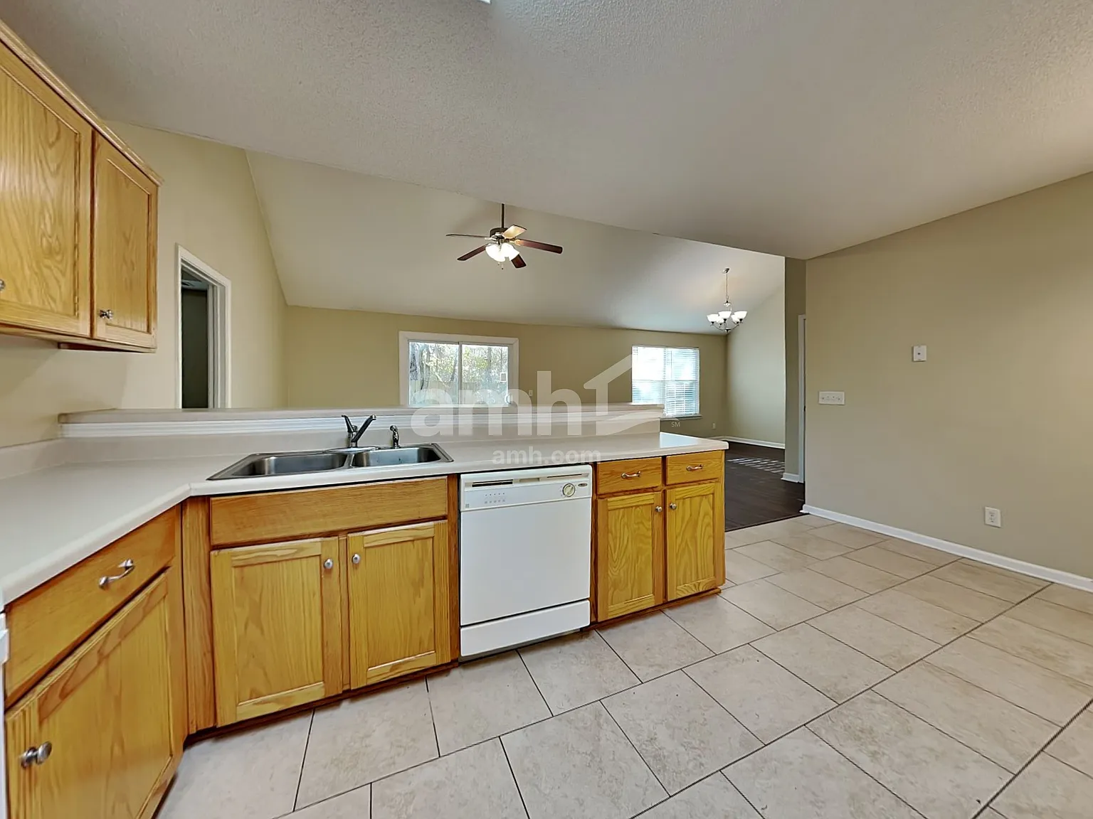 3 bed, 2.0 bath, 1387 sqft, $1,980 — Photo 4