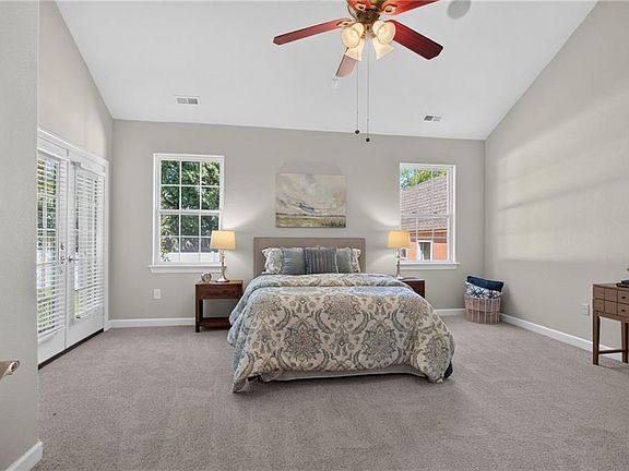 3rd image of 204 Castleberry Dr