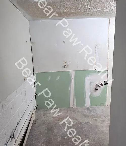 4901 Ridge Rd — Photo 5