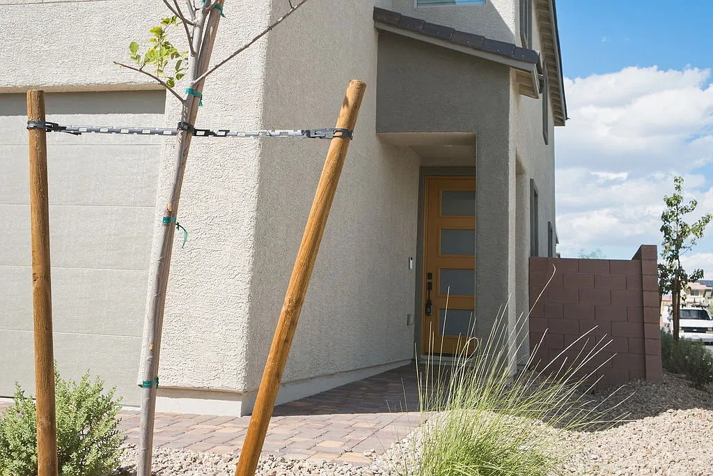 4 bed, 2.5 bath, 2200 sqft, $2,500 — Photo 2