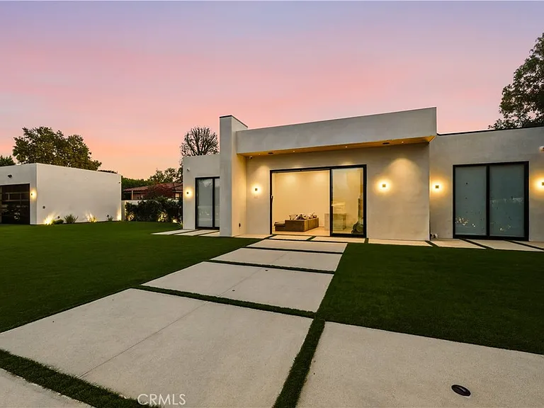 22924 Erwin St — Photo 53