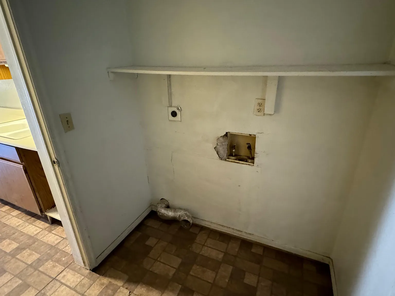 2837 E Capri Cir — Photo 2