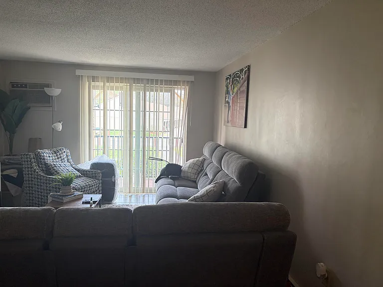 206 White Cedar Blvd — Photo 2