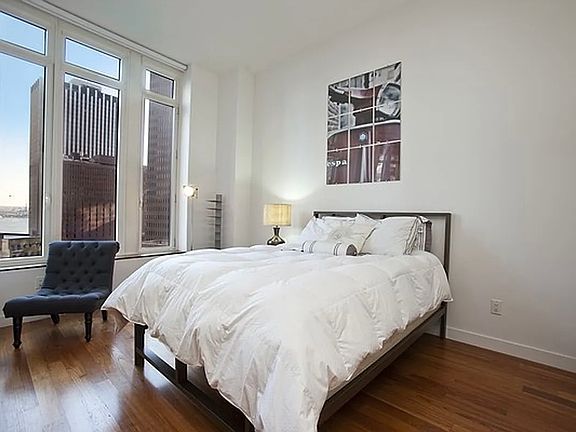 5th image of 15 William St APT 17D