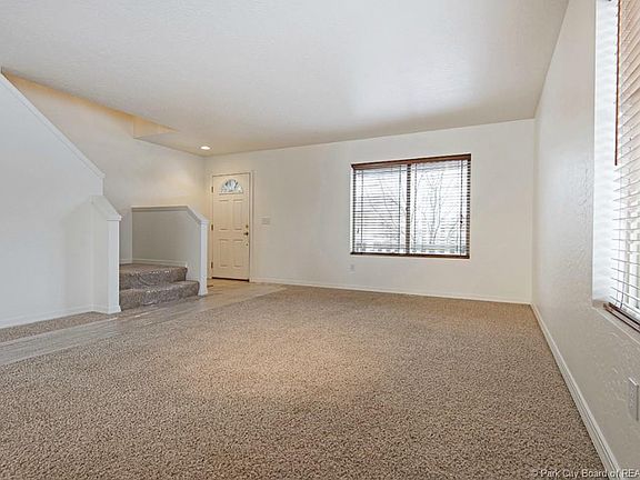 5th image of 983 E Mountain Willow Ln