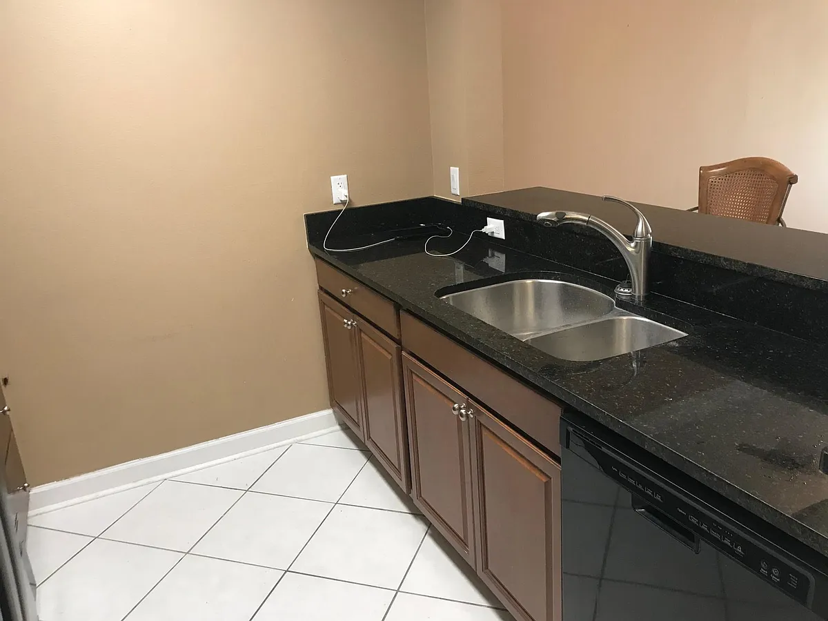 Building Photo - 2400 Feather Sound Dr #414
