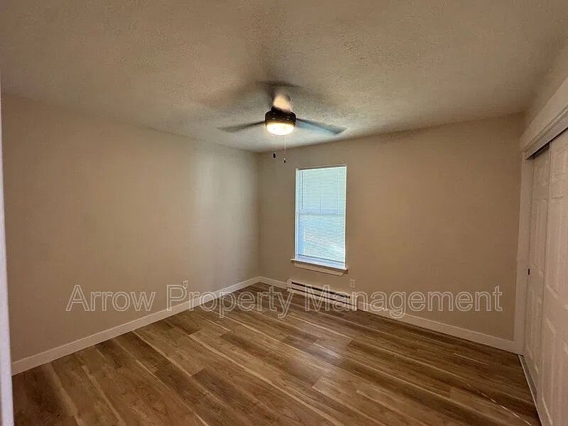 2 bed, 1.0 bath, $650 — Photo 4
