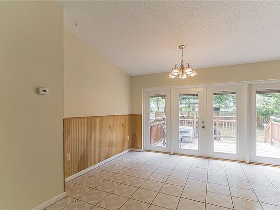 2nd image of 1179 Park Dr
