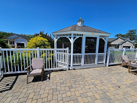 5th image of 7 Waters Cove Cir