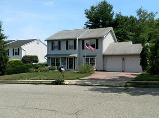 5 Ryegate Ln, Englishtown, NJ 07726