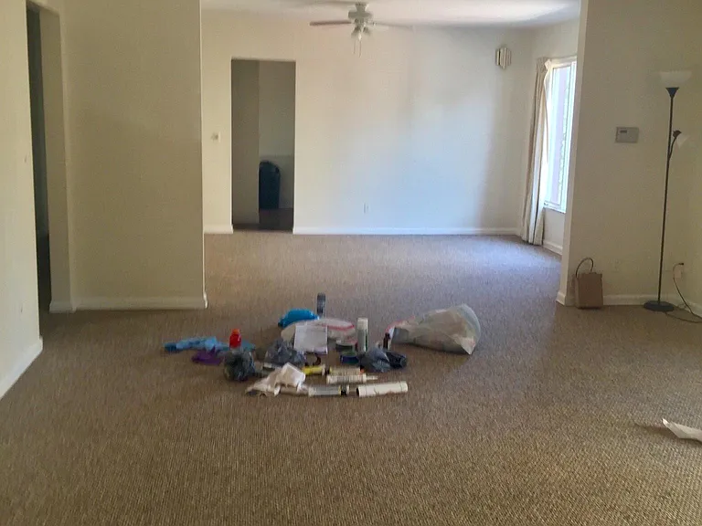 Open floor plan between living room and dinning room.