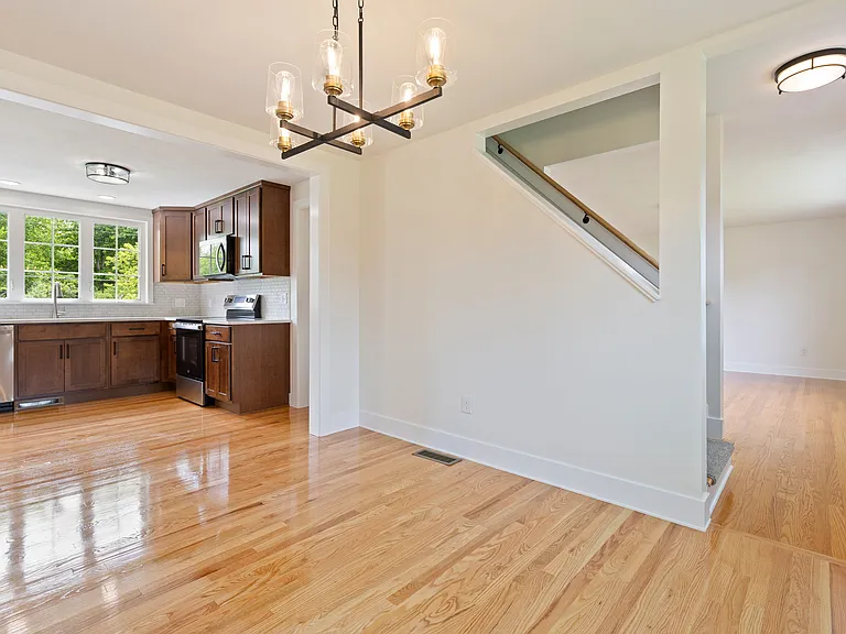 116 Winchester Dr — Photo 12