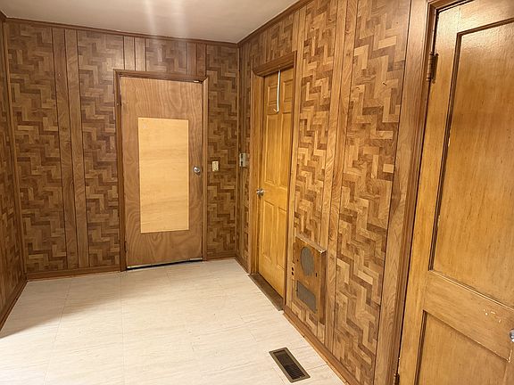 3rd image of 1120 Inglewood Dr